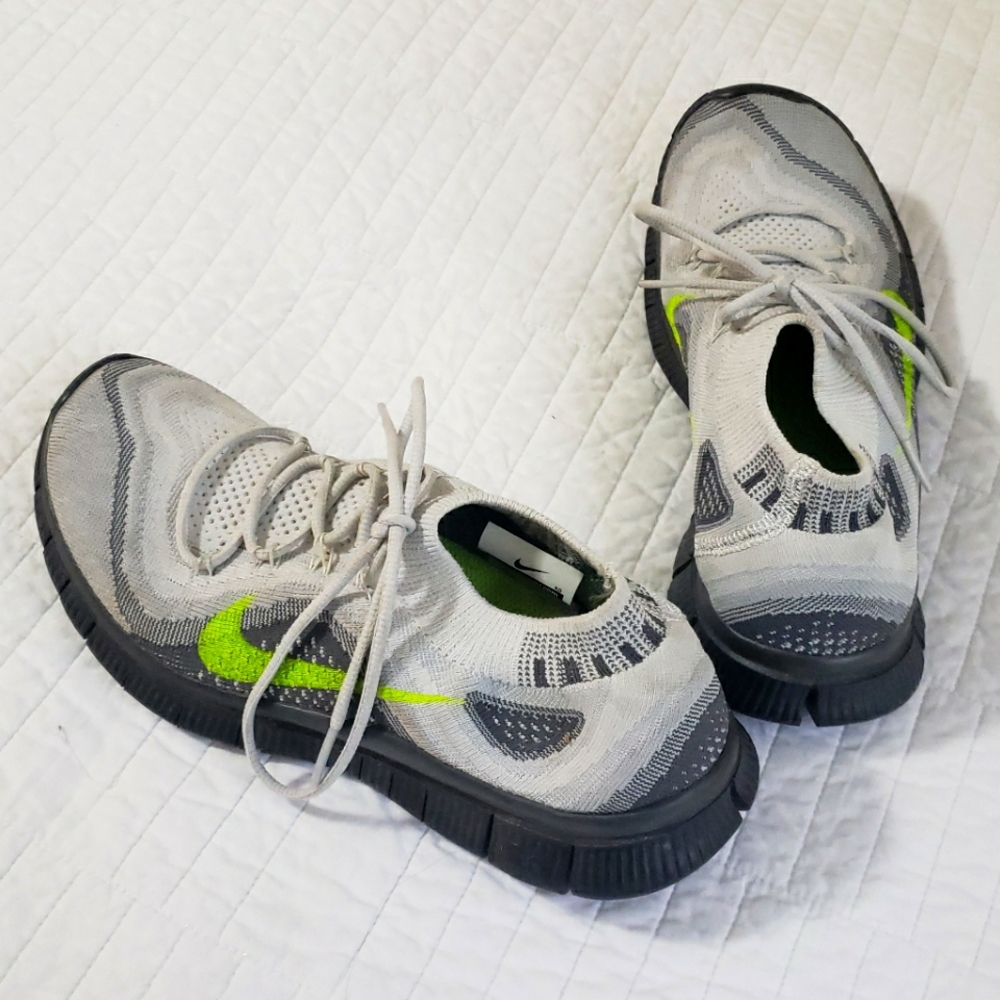 Nike Womans Free Sneakers Size 8